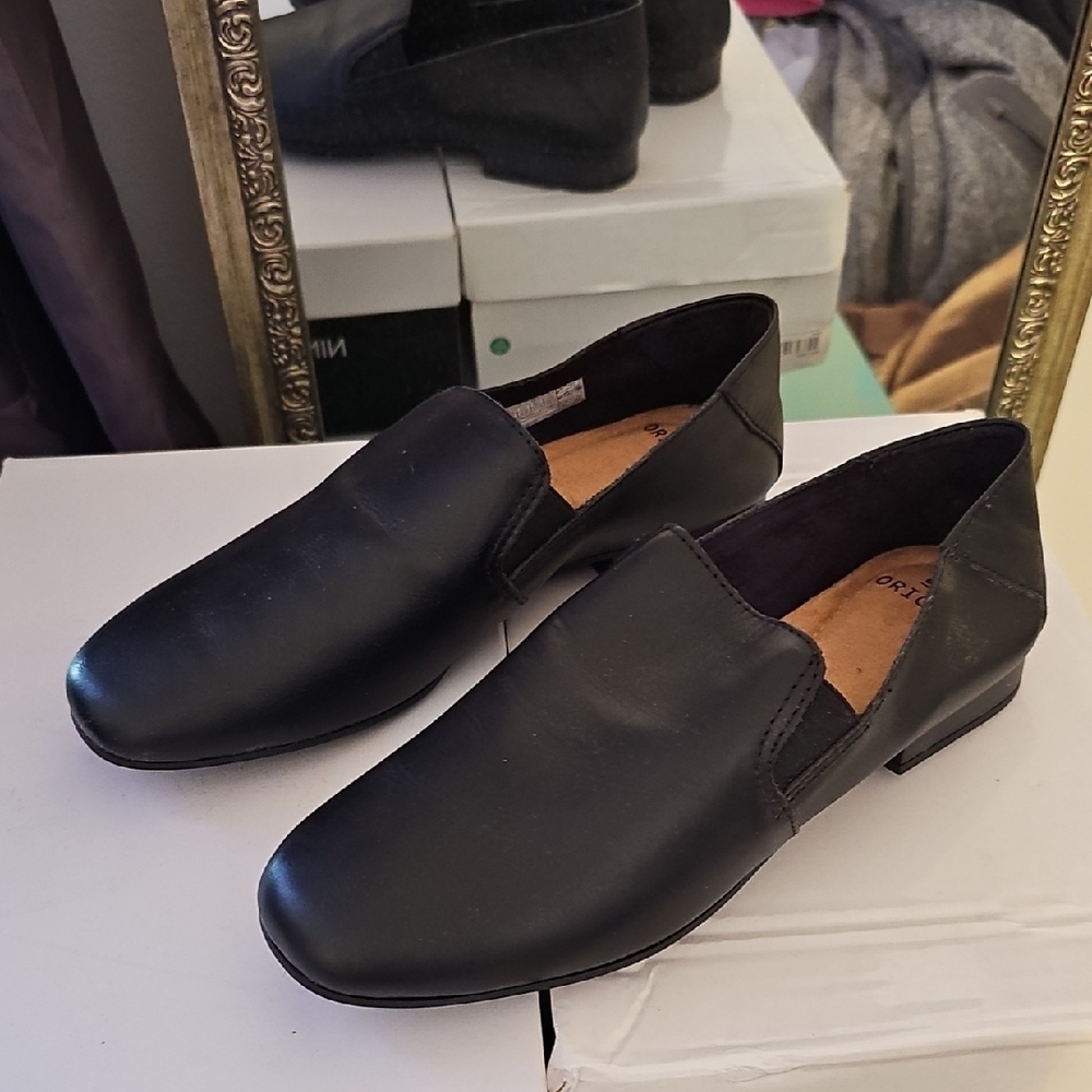 Earth Origins Black Flats Sleek Minimalist Design